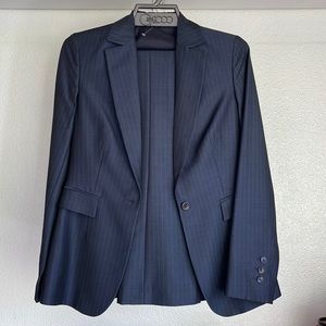 Express Correspondant suit